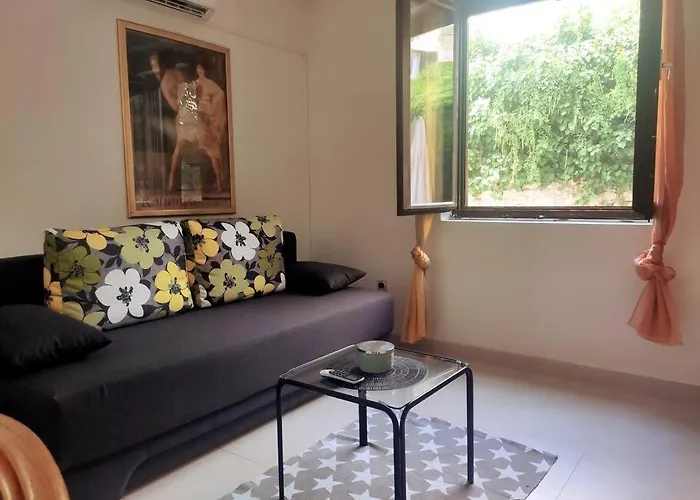Apartment Near The Old Town 2